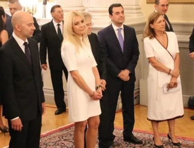 Τι φόρεσαν οι κυρίες της νέας Κυβέρνησης στον Ορκωμοσία;